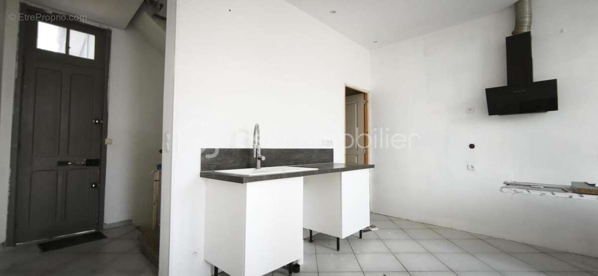 Maison t5 d’une superficie de 132 m2- terrain 323 m2- piscinable- 4 chambres- garage-faible taxe foncière - photo 9