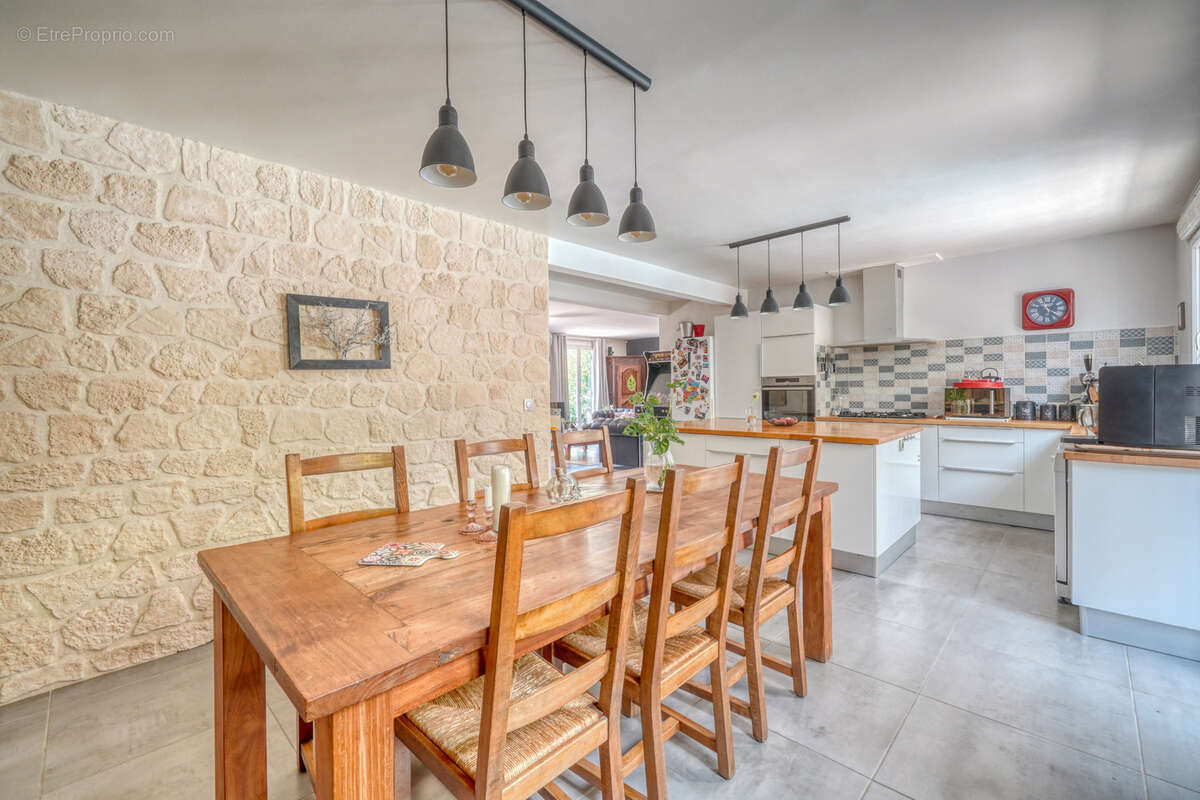 Maison en R+1 8 pièces de 202m2 habitables avec atelier et piscine le tout sur parcelle de 1509m2 - photo 5