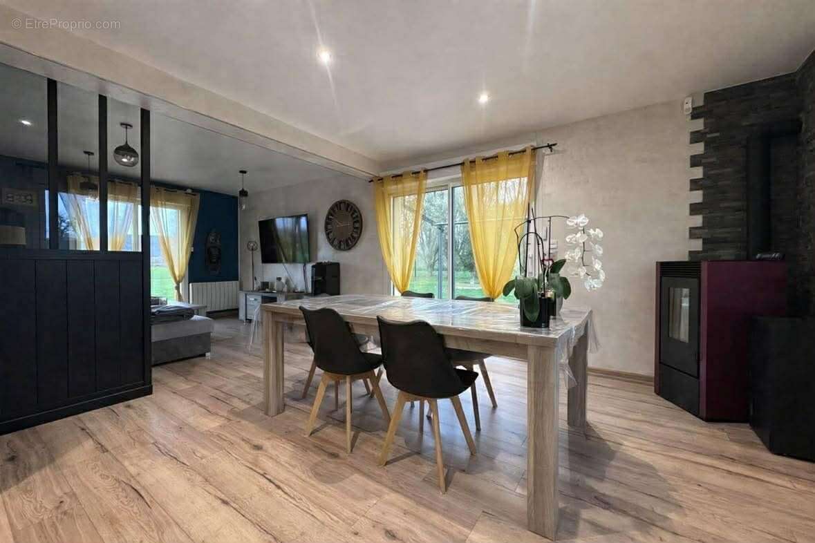 Maison à SAINT-PIERRE-SUR-DIVES