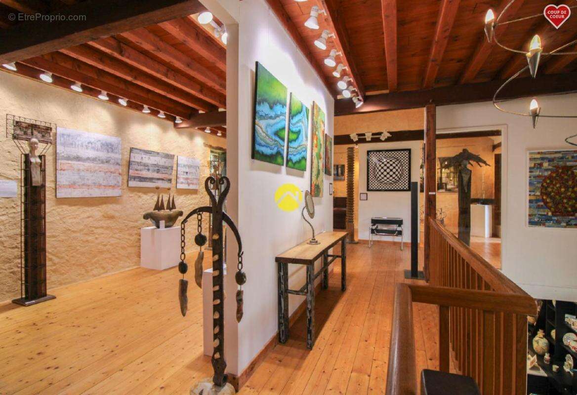 Commerce à LE BUISSON-DE-CADOUIN