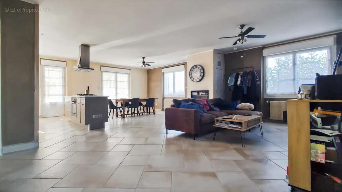 Maison à TROIS-PALIS