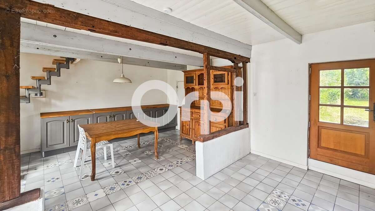 À vendre – fermette rénovée avec dépendances - photo 3