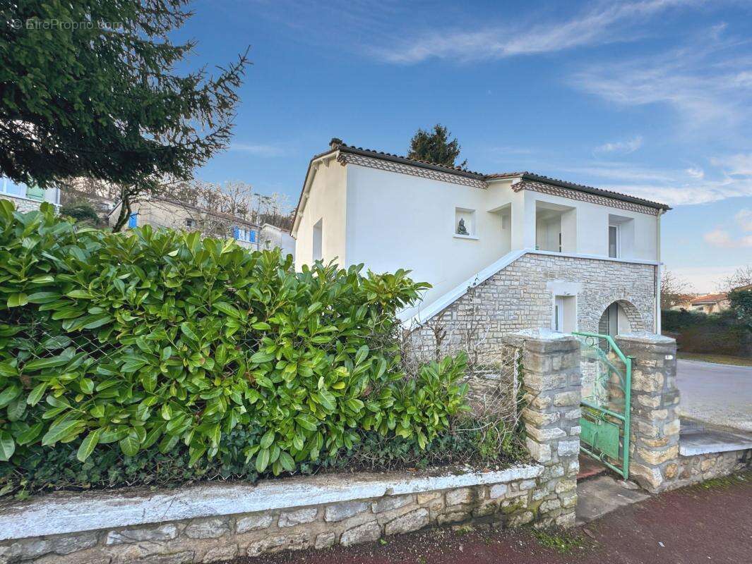 Maison à NOTRE-DAME-DE-SANILHAC