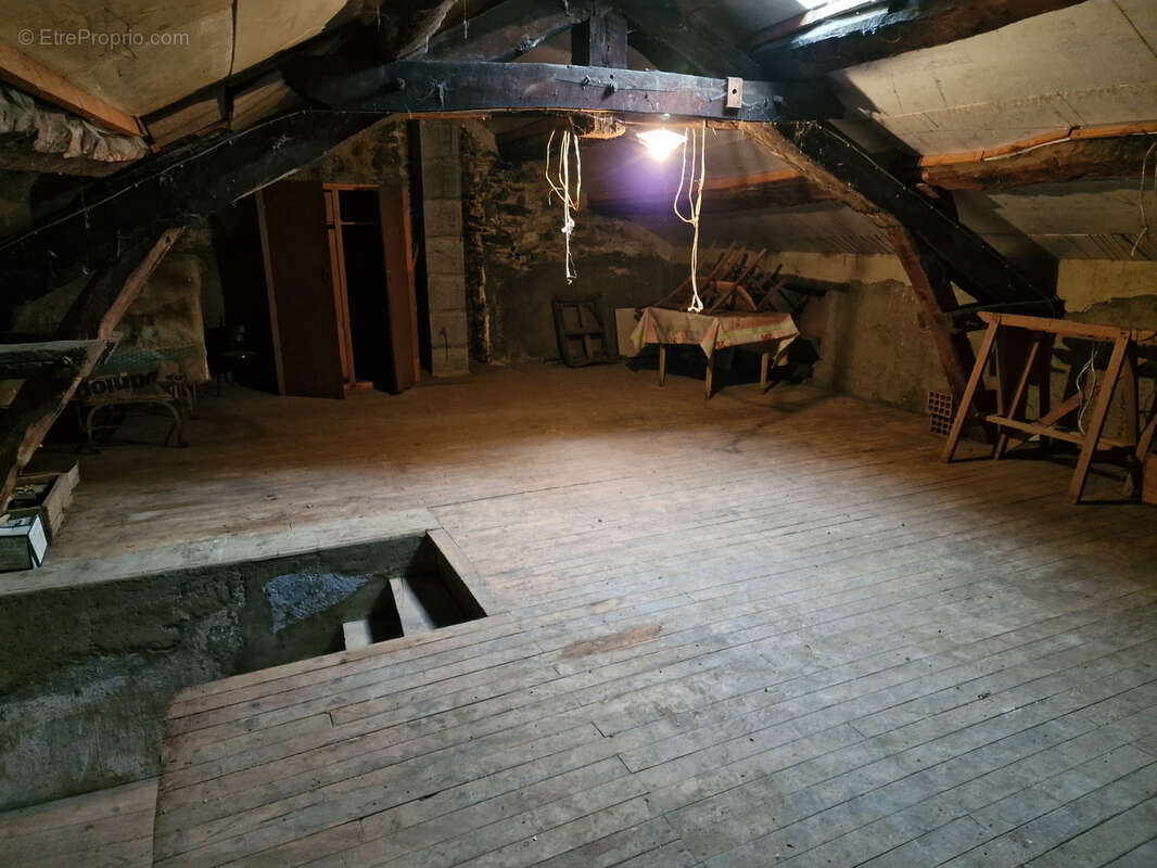 Maison à MURAT-SUR-VEBRE