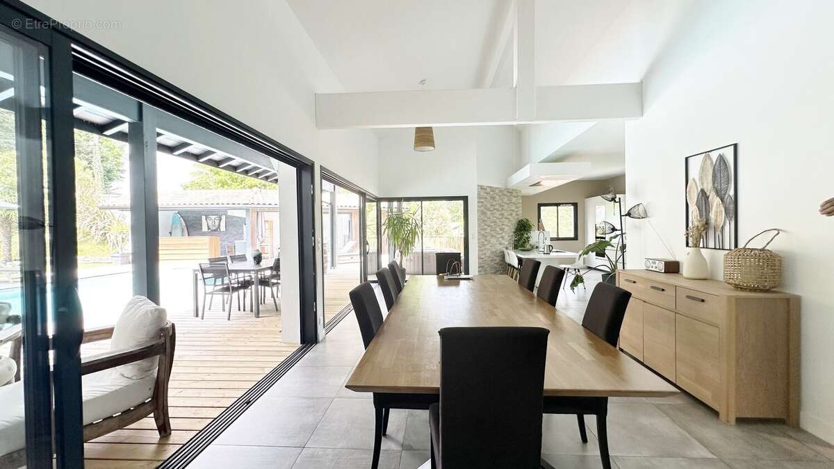 Villa d'architecte de type t8 de 220 m2 dont un appartement de 46 m2 avec piscine - photo 9