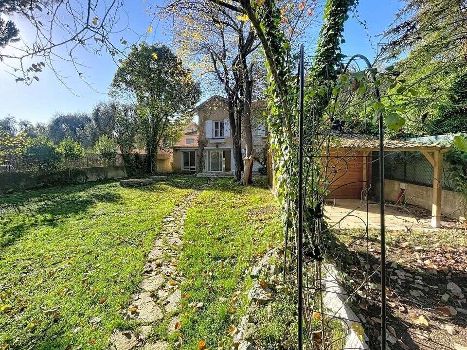 Maison à ROQUEFORT-LES-PINS