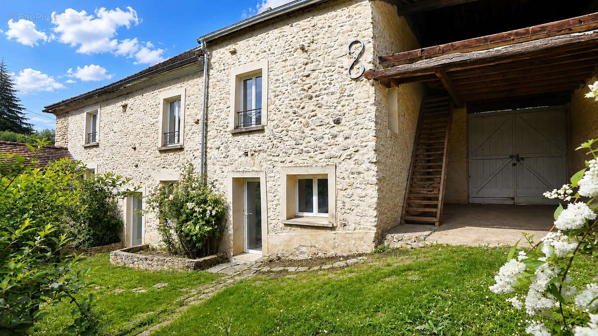 Maison à MEZIERES-SUR-SEINE