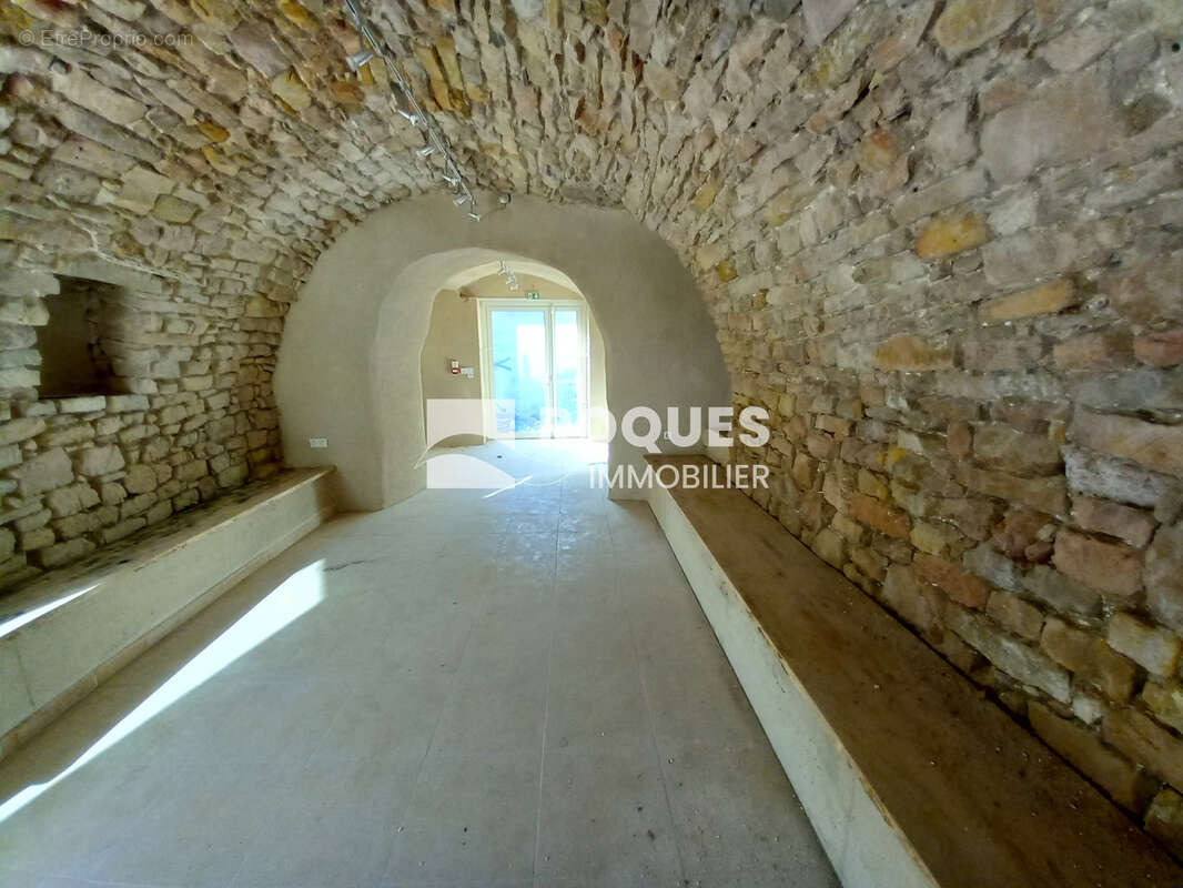 Villemagne-l'Argentière, à vendre ancienne salle des fêtes transformable en habitation - photo 2