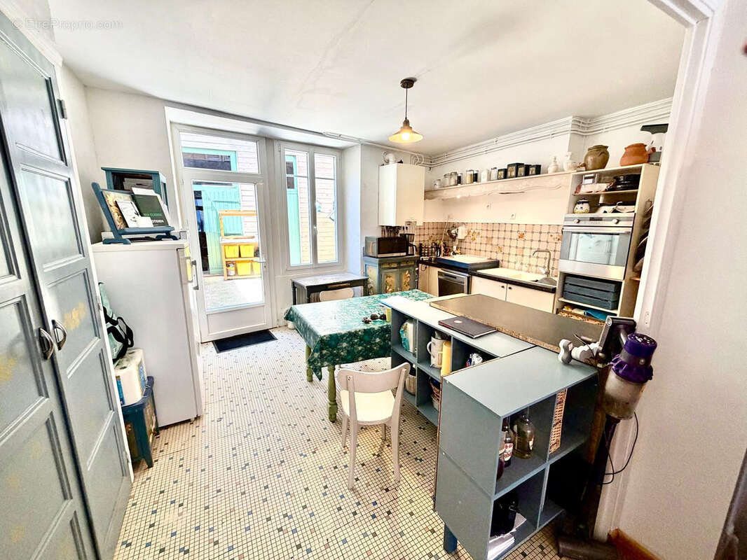 Maison de village sur cour et dépendance - photo 2