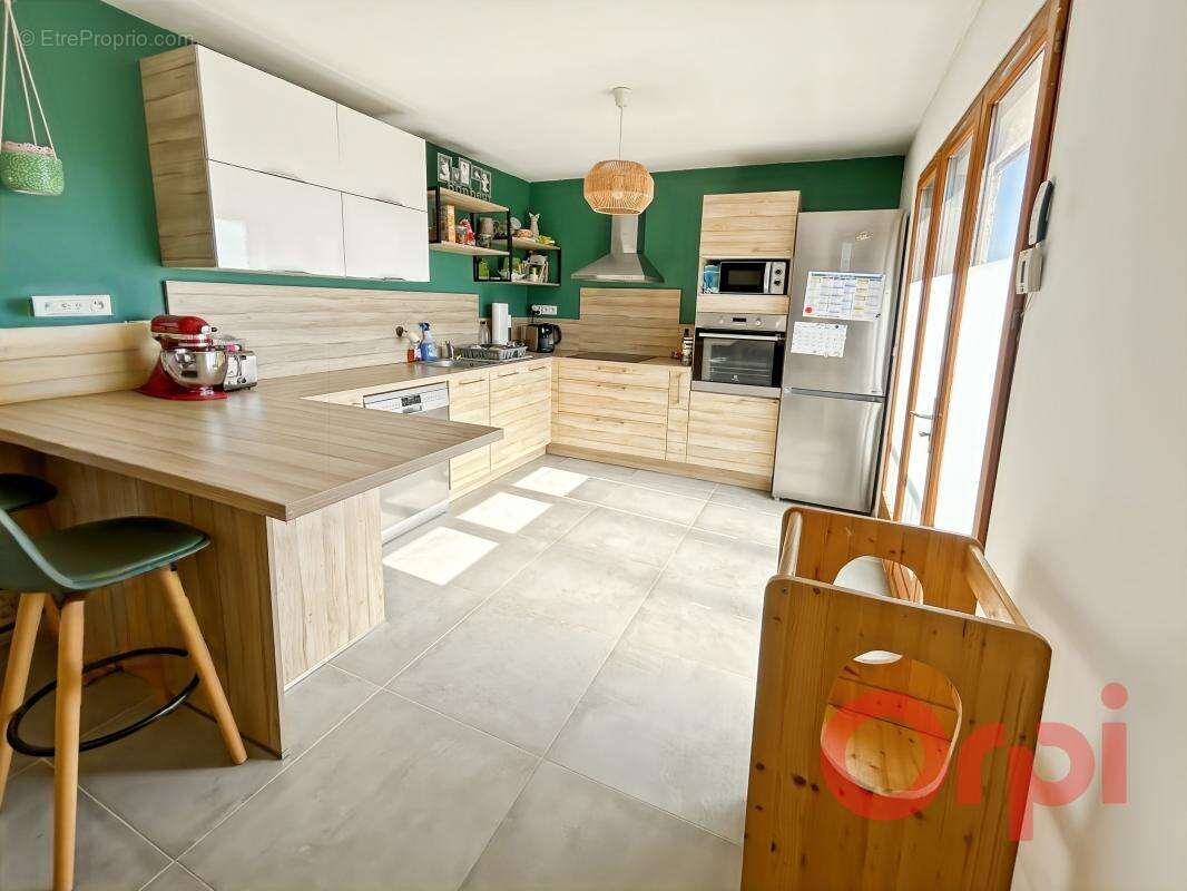 Maison 3 faces avec piscine, terrasse plein sud et sous-sol aménagé - photo 9