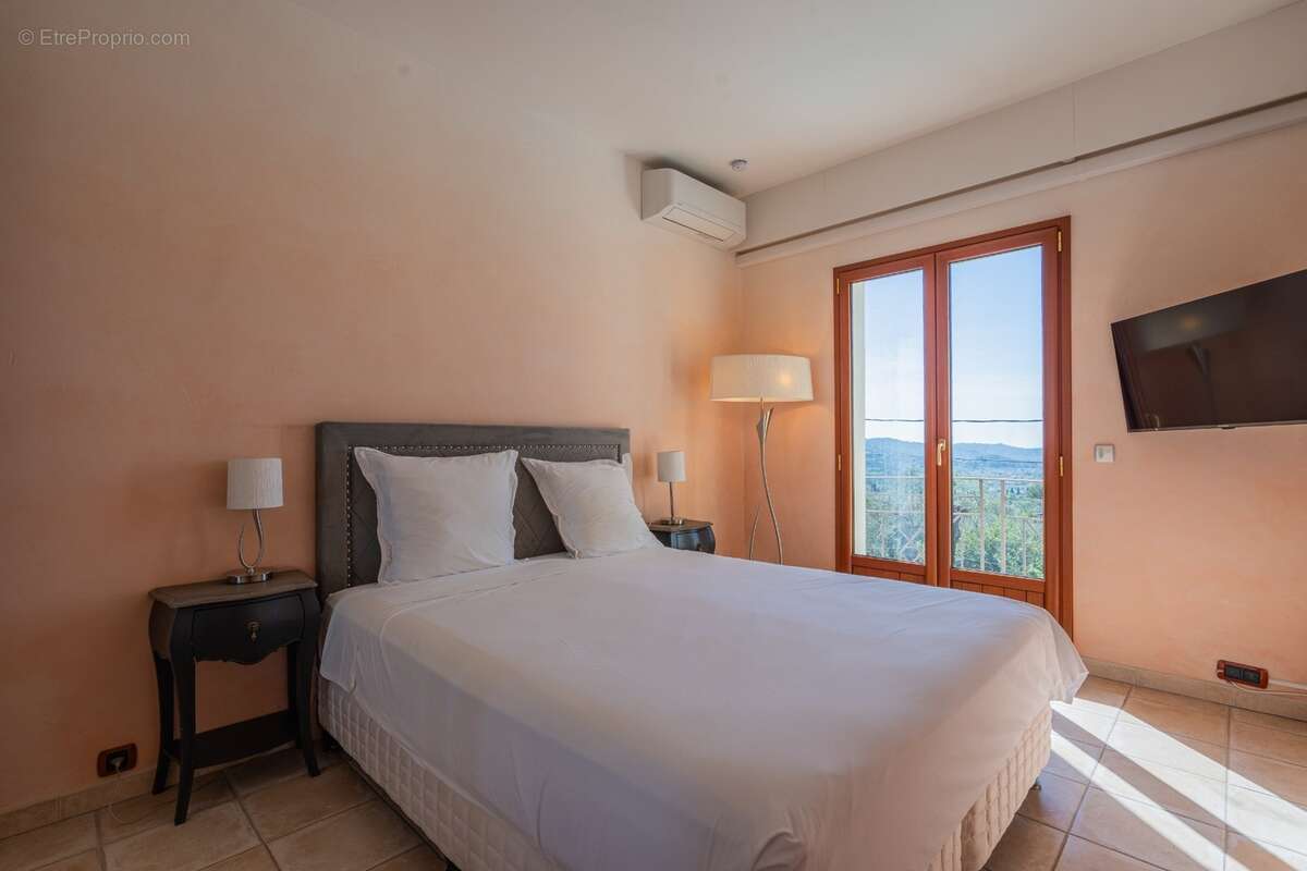 Villa contemporaine de prestige – Vue mer – Piscine chauffée & jacuzzi – Saint-Jean Grasse - photo 20