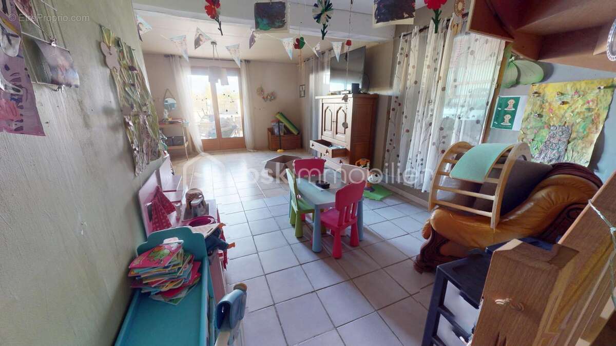 Maison à COURCELLES