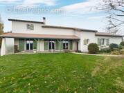 Maison à MONTREVAULT