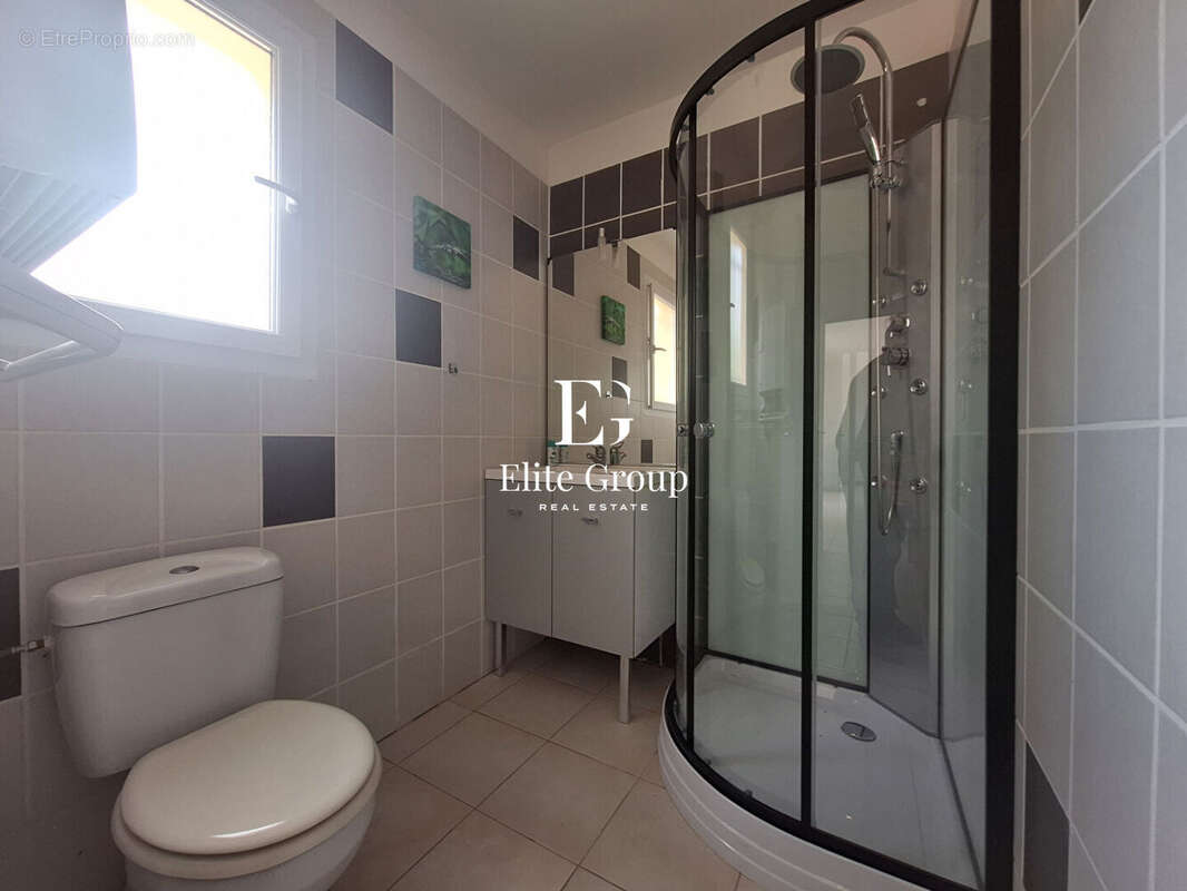 A vendre maison de 107 m² 5 pièces à Chazelles - photo 8