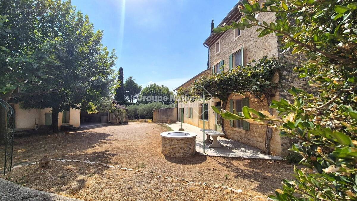 Maison 10 pièces 300 m² · à Beaumes-de-Venise · 300 m² · 850 000 €