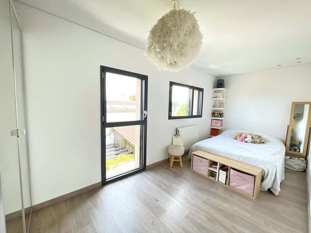 Villa contemporaine d'exception à deux pas du cœur de Vourles - photo 15