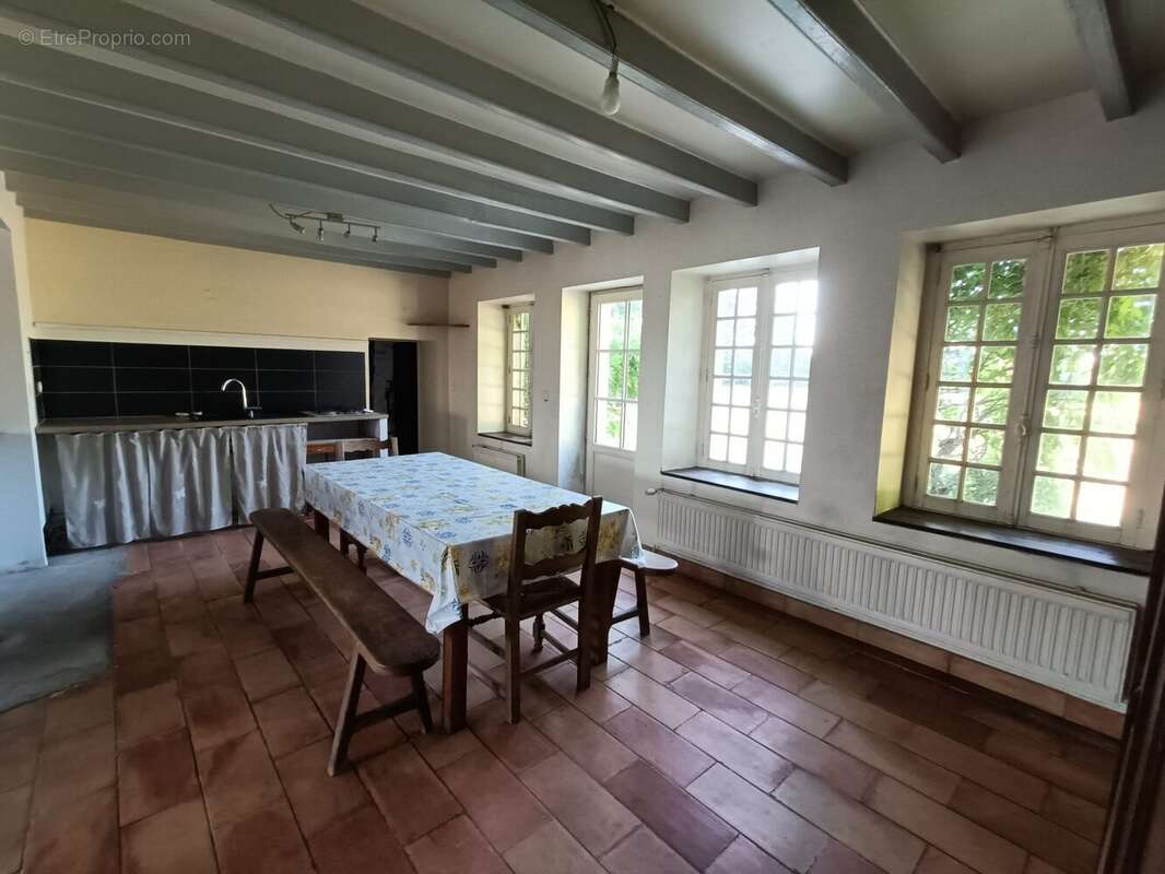 Maison 146 m² à La Puye  - photo 8