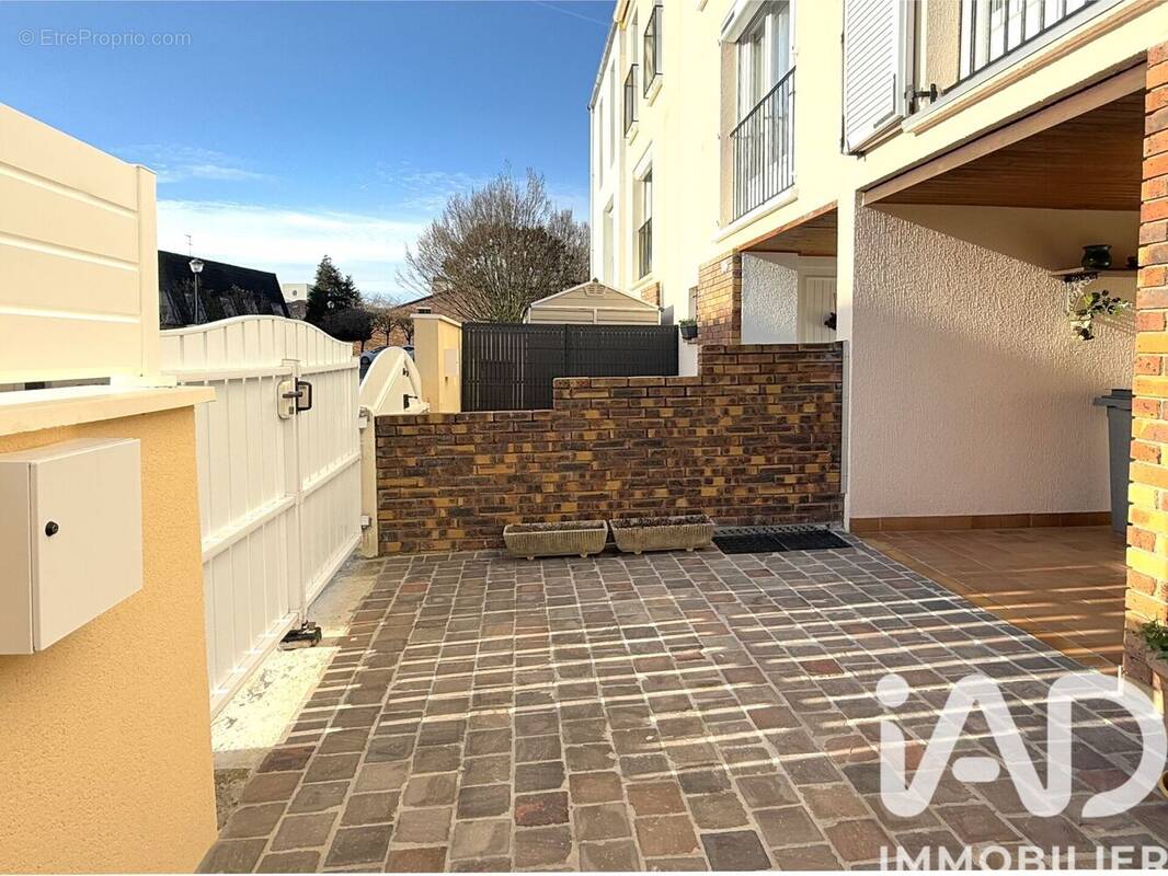 Photo 1 - Maison à ELANCOURT