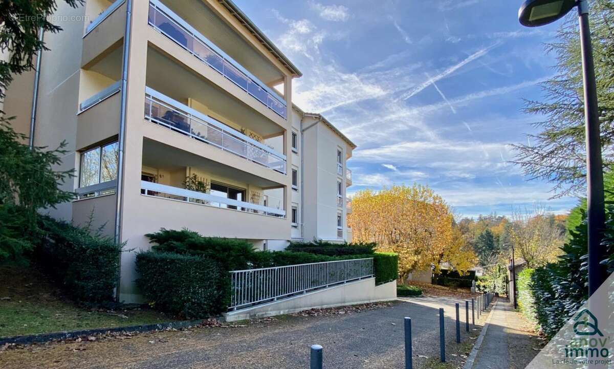 Appartement à CHARBONNIERES-LES-BAINS