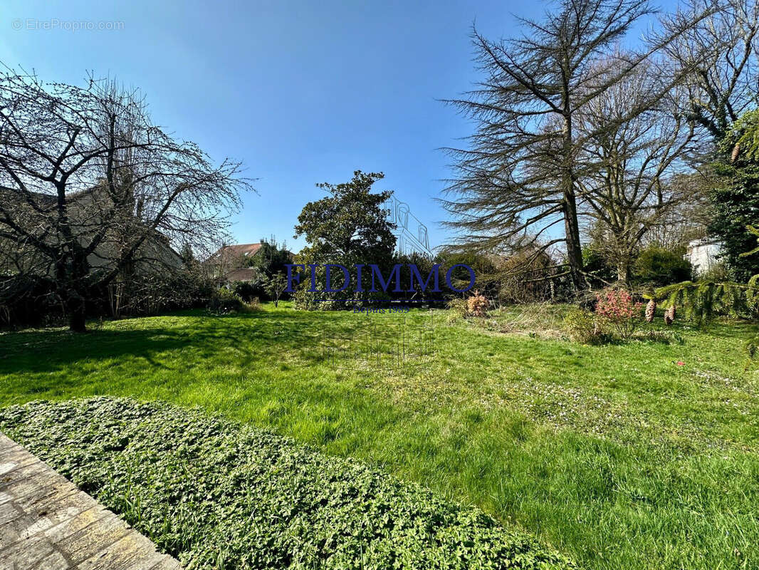 Maison à CHENNEVIERES-SUR-MARNE