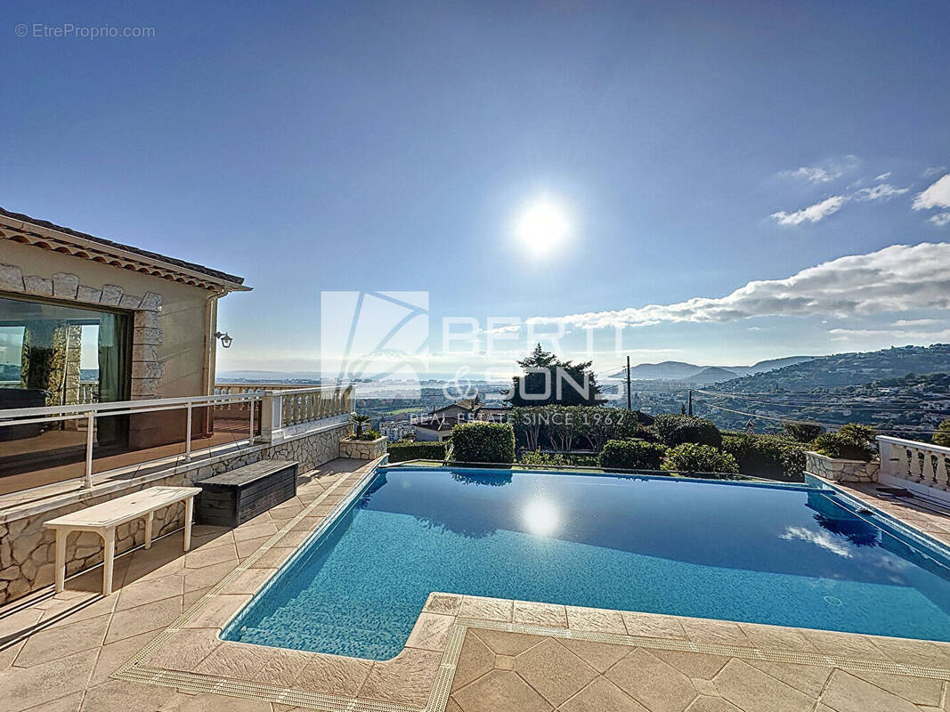 Maison à MANDELIEU-LA-NAPOULE