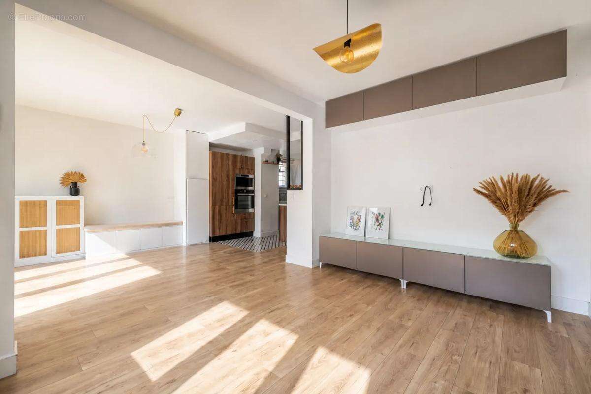 Appartement T3 / 2 chambres / Box et Caves - photo 2
