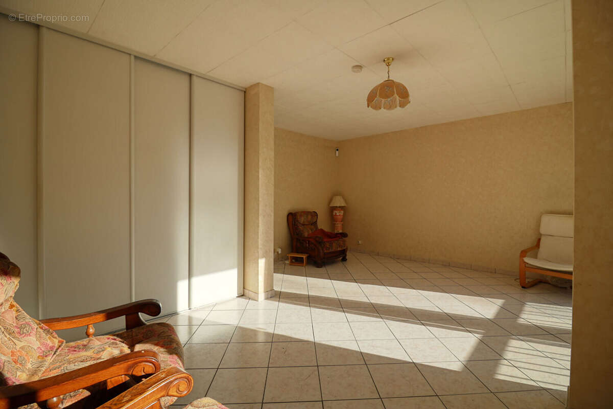 Appartement à FRESNES