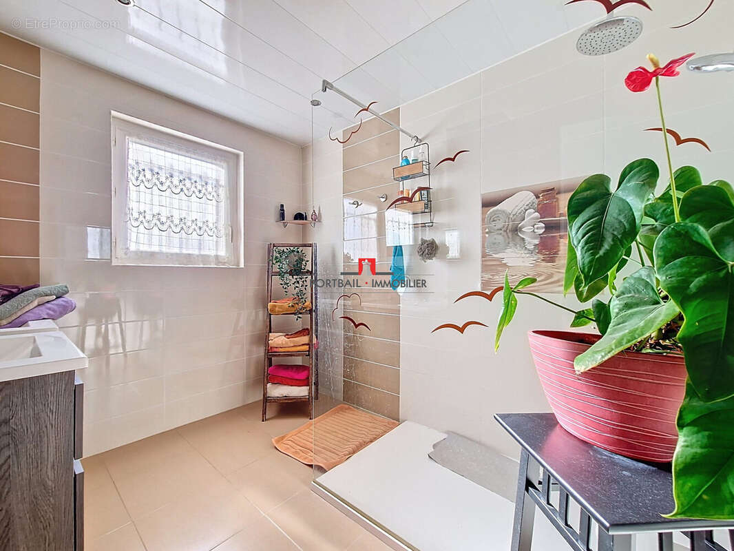 Maison à SAINT-GENES-DE-FRONSAC