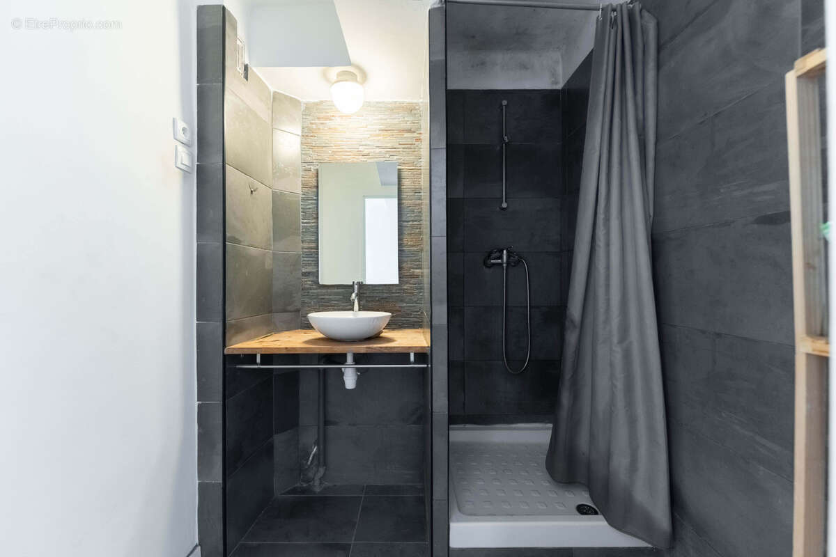 Appartement à MARSEILLE-3E