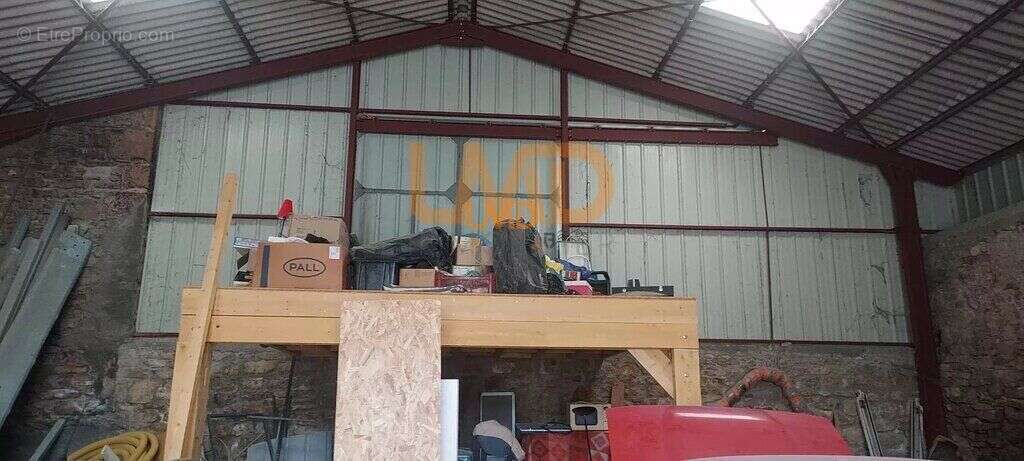 Parking à LES SALELLES