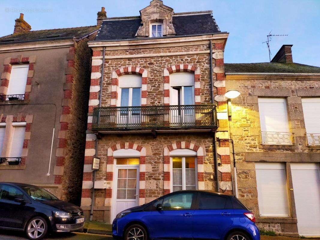 Maison à VILLAINES-LA-JUHEL