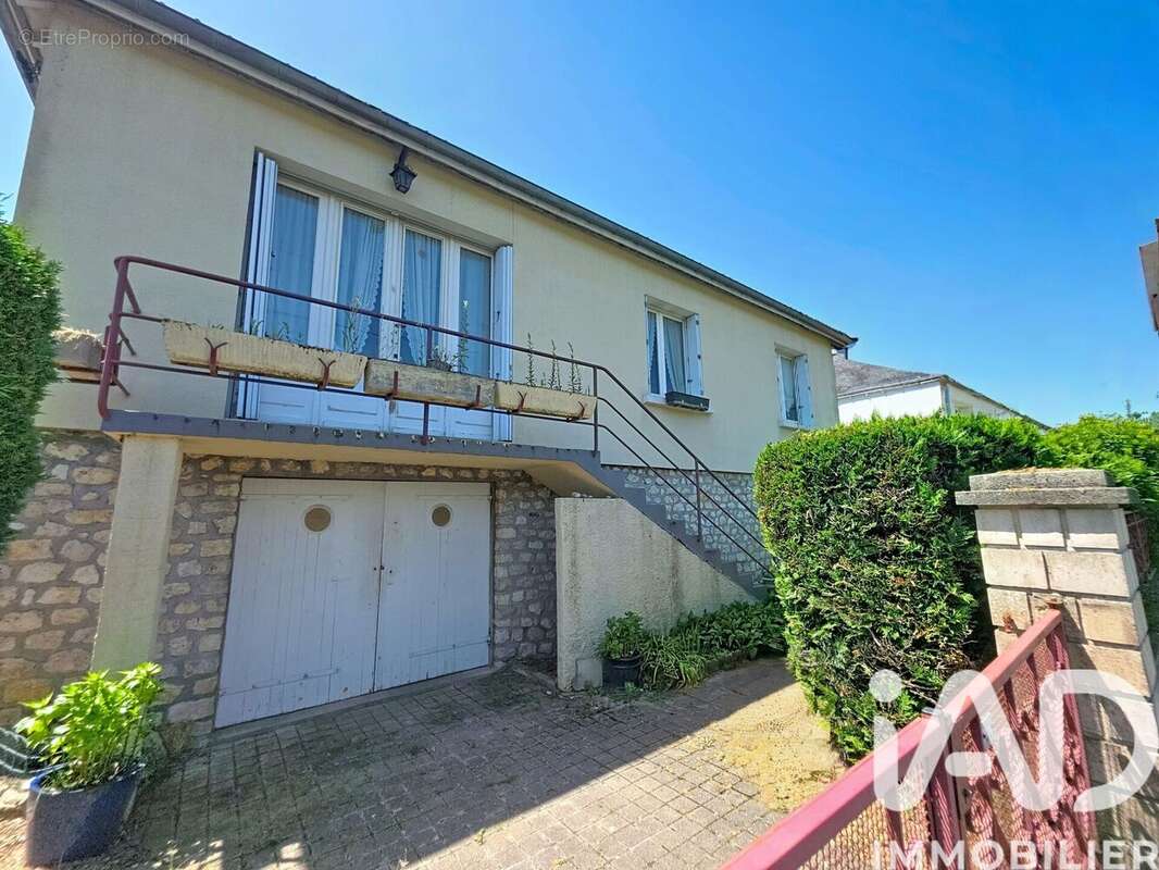 Maison 64 m² à Saint-Paterne-Racan  - photo 2
