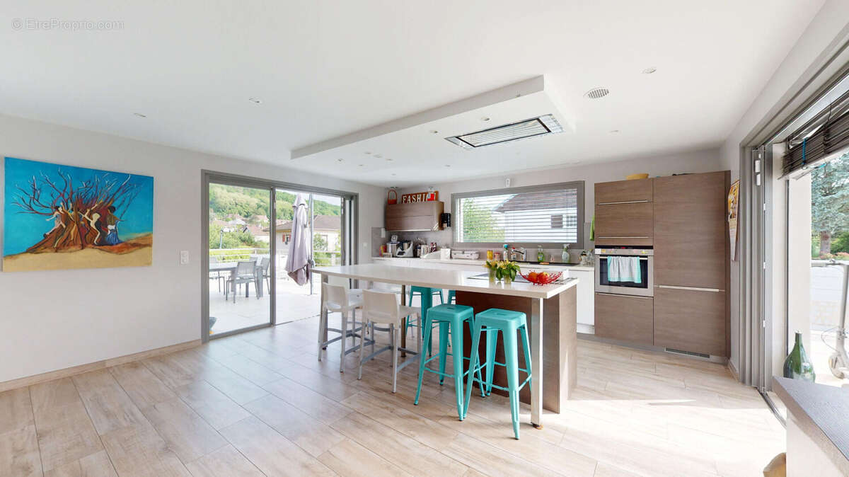 Maison à AVANNE-AVENEY