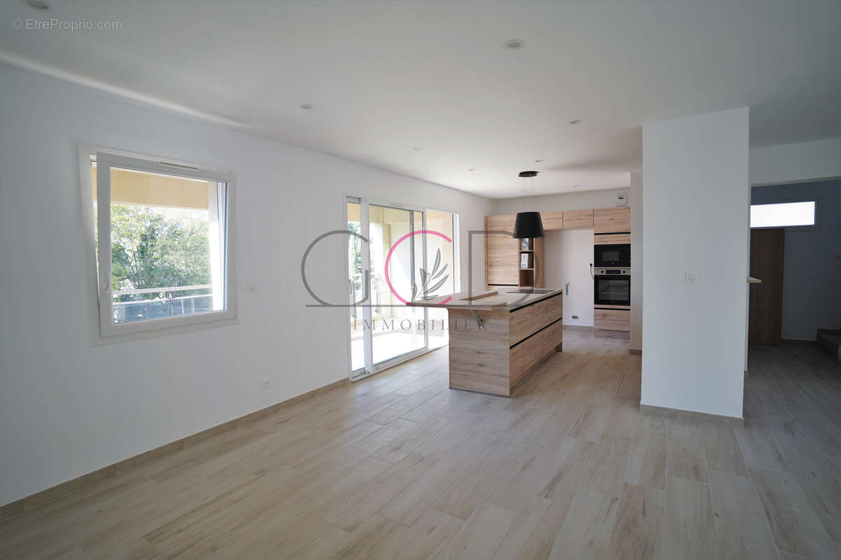 Appartement à VENTABREN