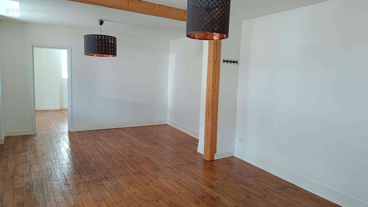 Vichy parcs des sources, appartement type 2 dans une petite copropriete - photo 5