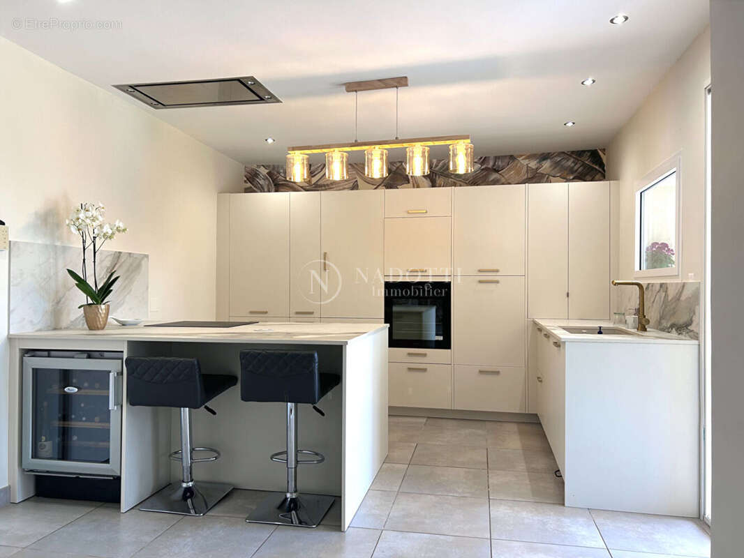 Caumont sur Durance - Superbe Villa  en colline  de 230 m2 avec piscine - photo 5