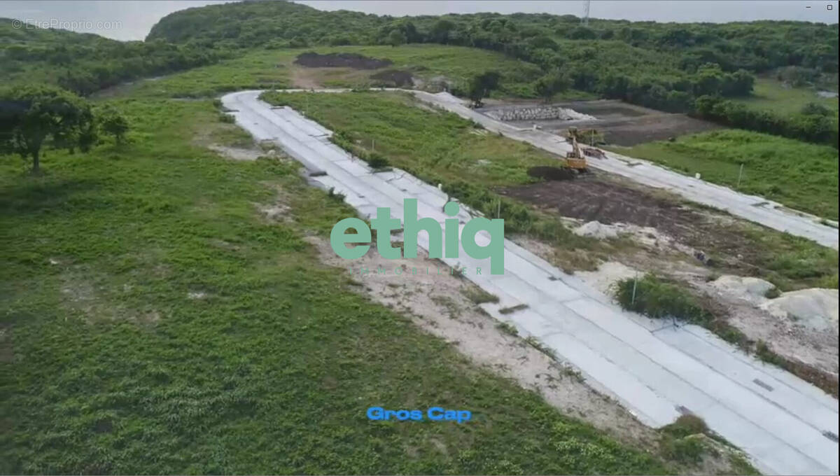 Terrain à PETIT-CANAL