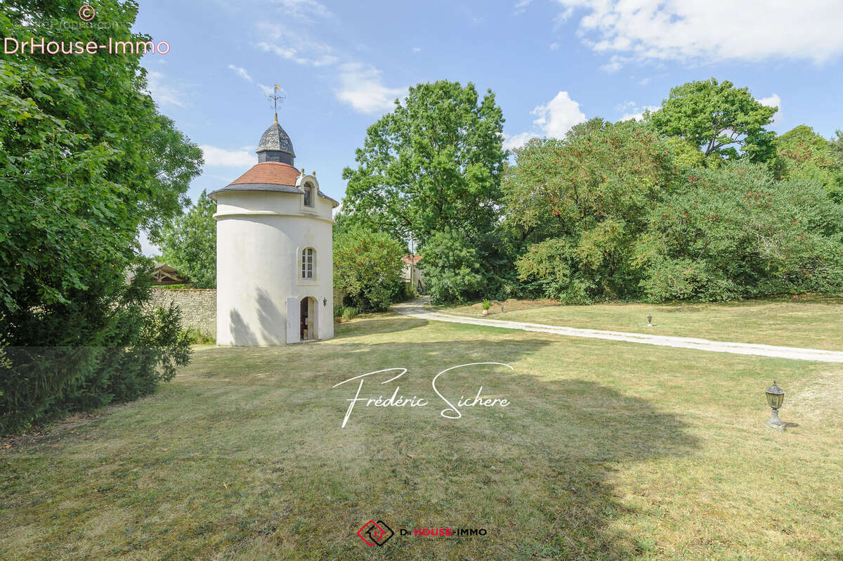 Maison 341 m² à Saint-Jean-D'angely  - photo 13