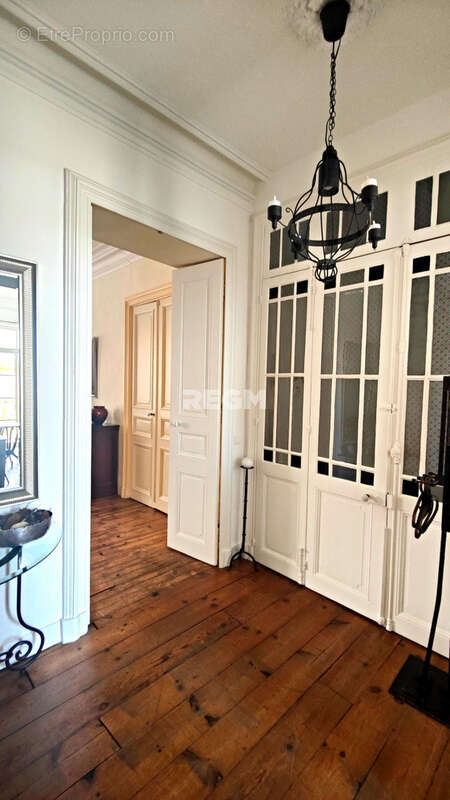 PAU    Superbe appartement T4 entièrement rénové avec terrasse et vue Pyrénées - photo 2