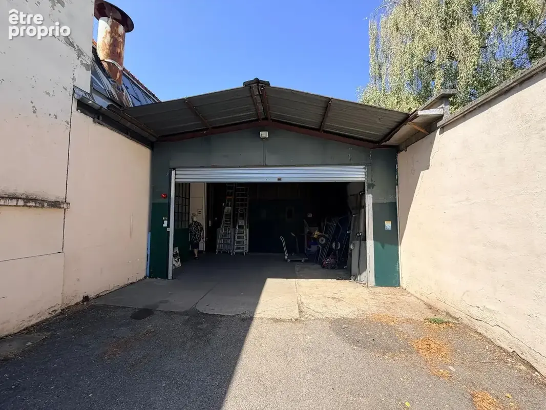 Commerce 1 899 m² à vendre à Villeurbanne (69100) - photo 2