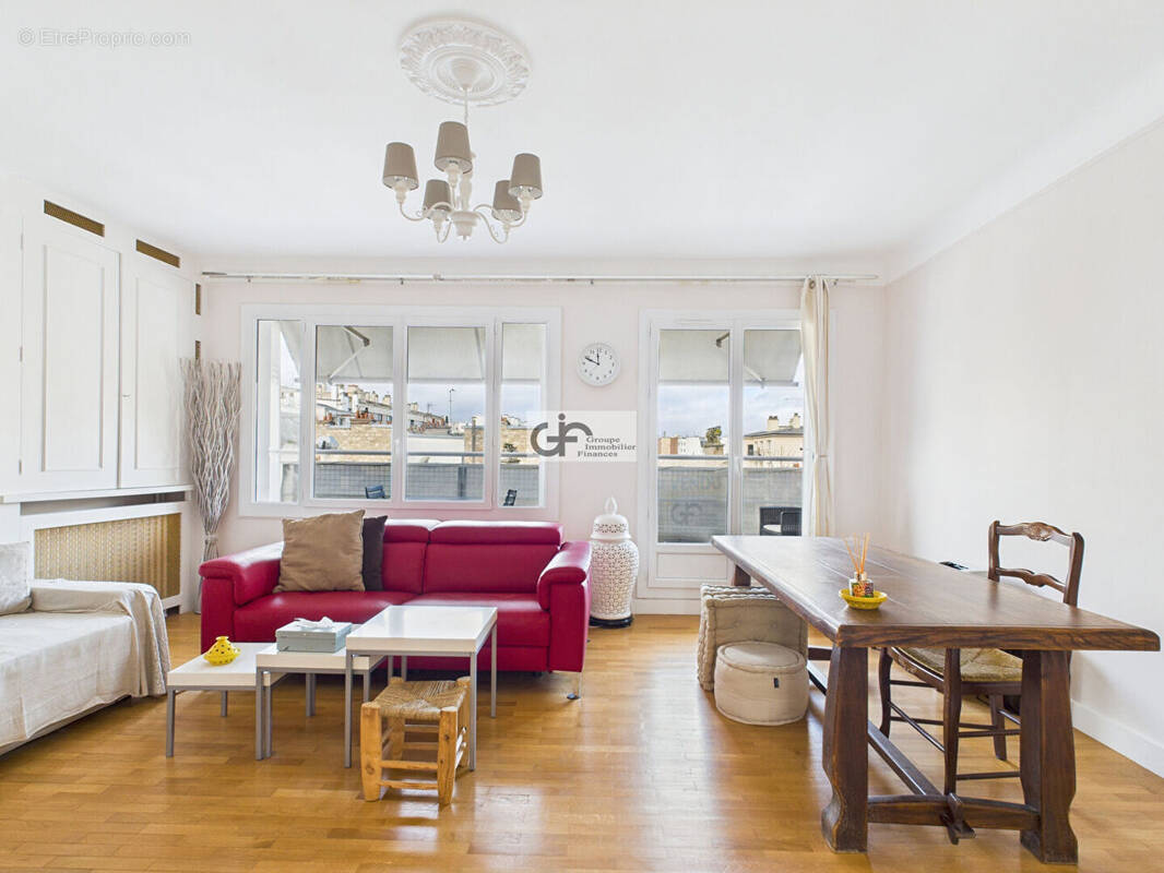 Appartement à PARIS-16E