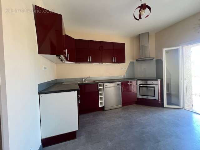 Belle appartement de 80m² plus terrasse avec garage privé pour 2 voitures fermées, proche de toutes commodité. - photo 3