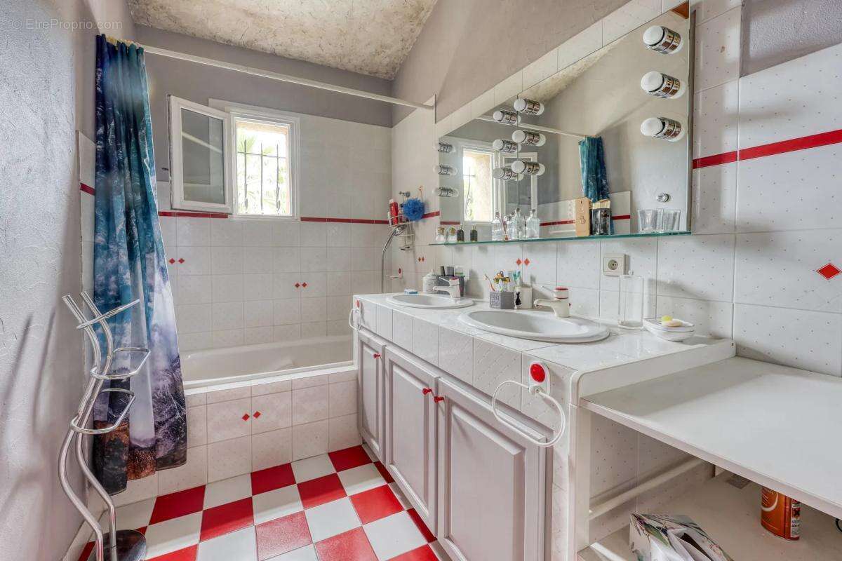 Maison à LA CADIERE-D'AZUR