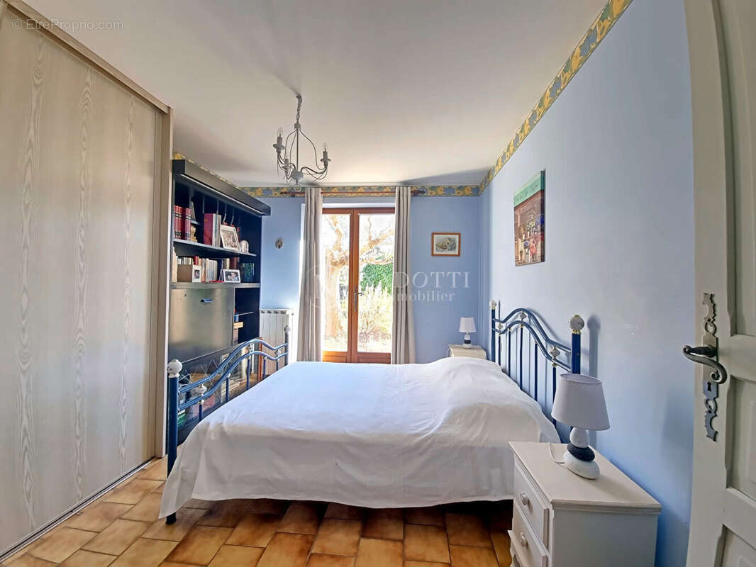 Maison à LACOSTE