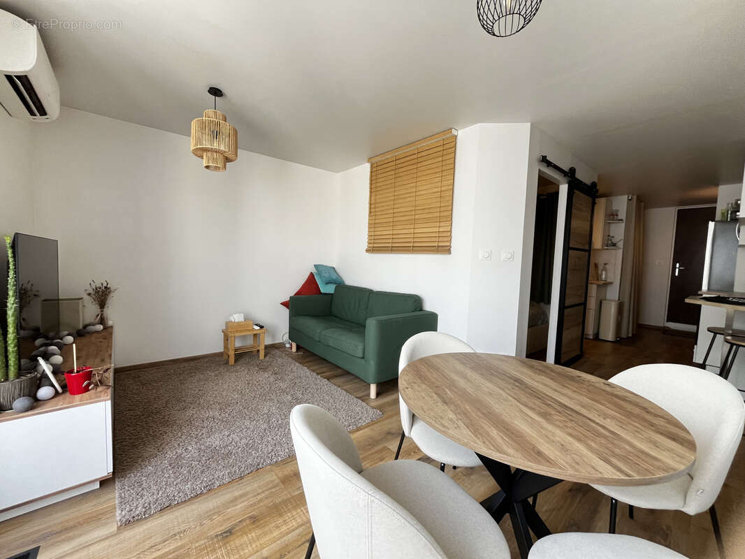 HIDRI IMMO PLUS vous propose un T1 bis coup de coeur rénové avec ascenseur et clim réversible à Grenoble - photo 2