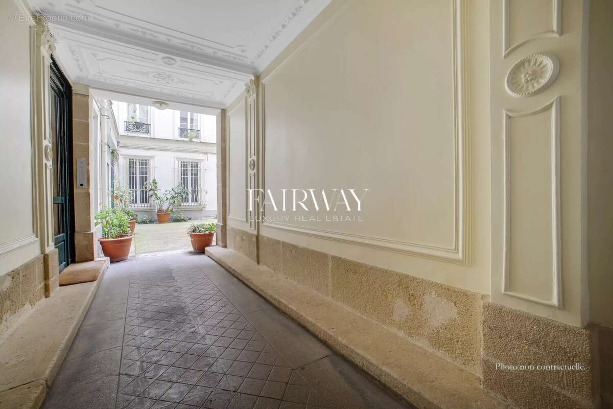 Appartement à PARIS-8E