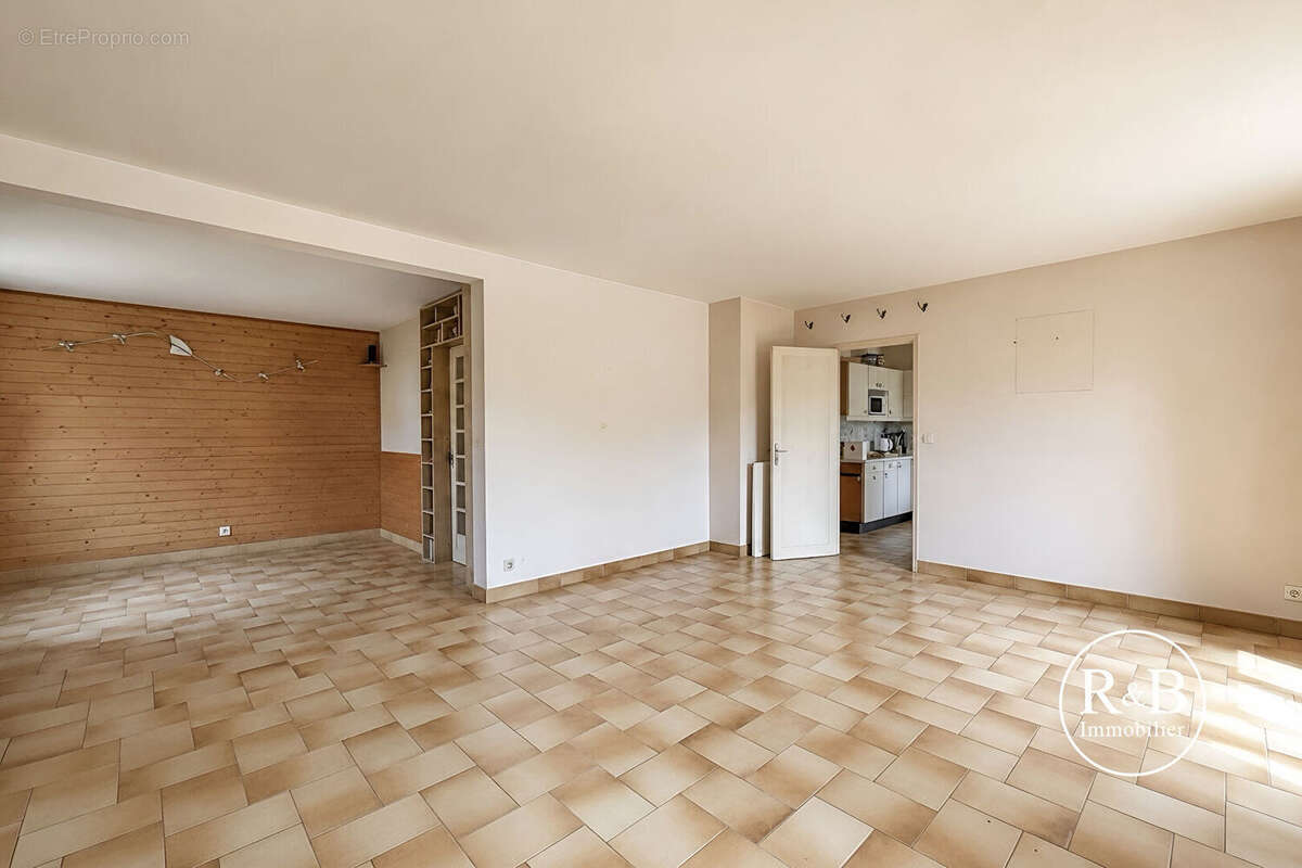 Maison à LES CLAYES-SOUS-BOIS
