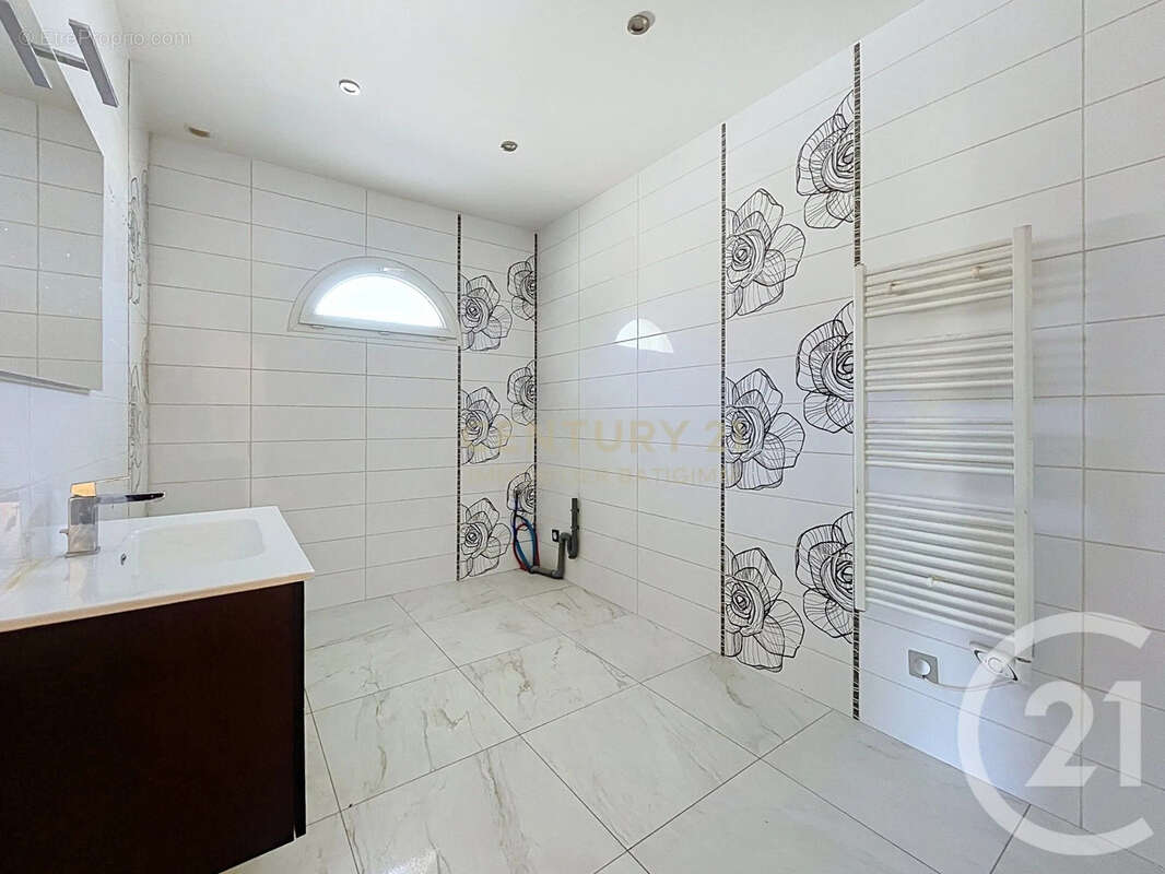 Maison 179 m² à Saint-Clair-De-La-Tour  - photo 5