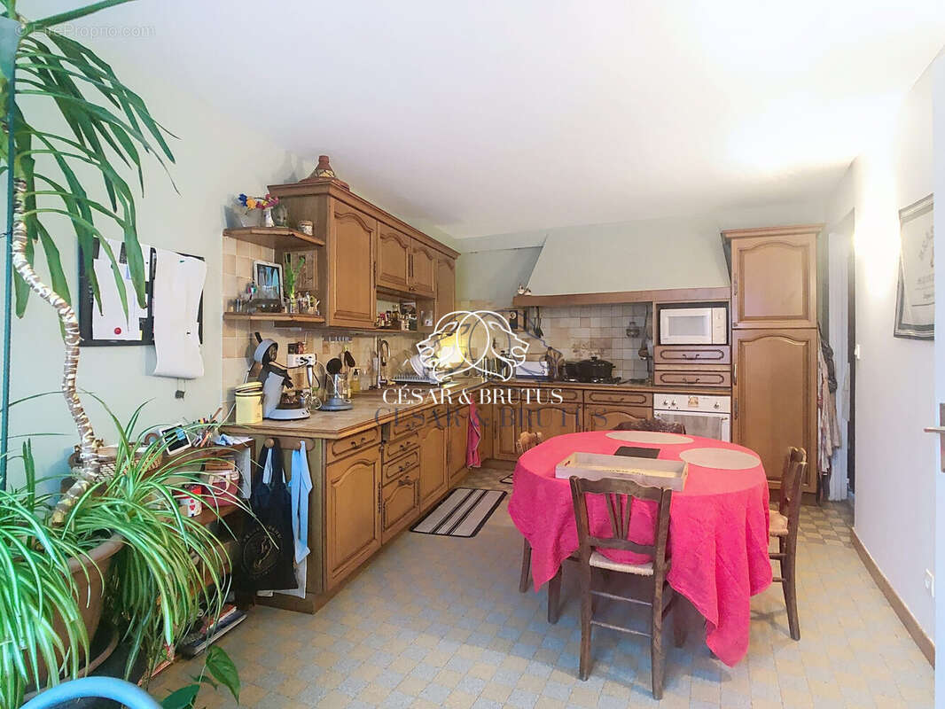 Maison à POULE-LES-ECHARMEAUX