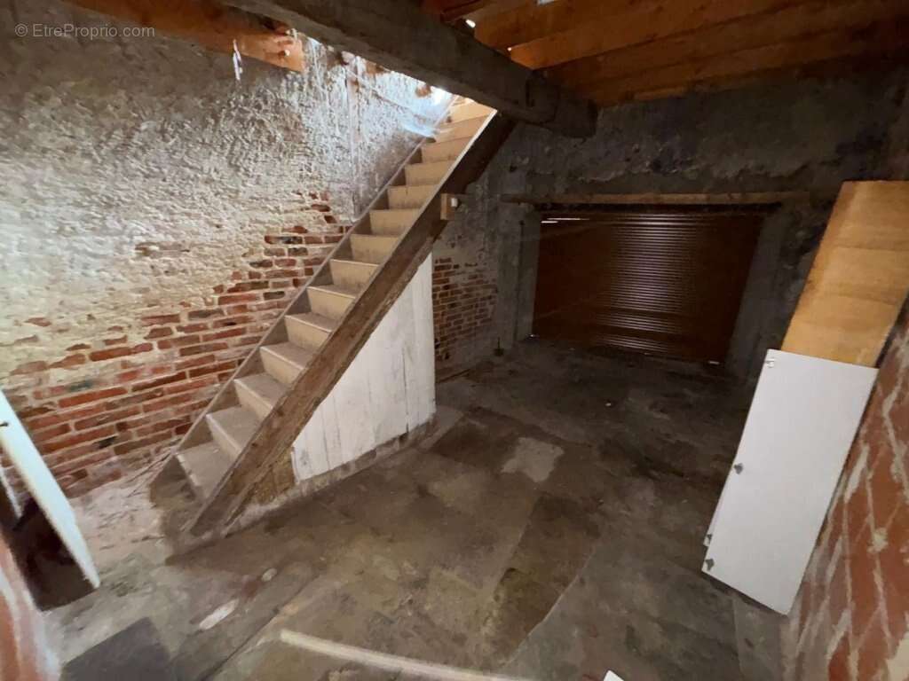 Parking à SAINT-JUST-SAINT-RAMBERT